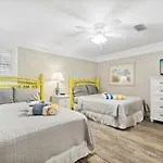 Seaspray Hideaway Sleeps 8 Pools Beach Access