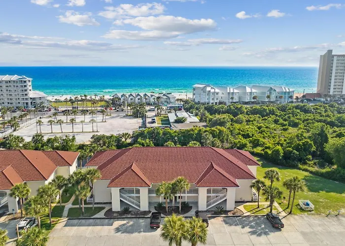 Seaspray Hideaway Sleeps 8 Pools Beach Access