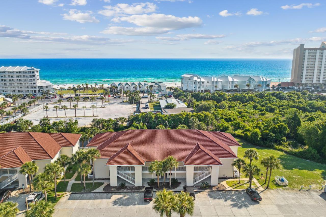 Seaspray Hideaway Sleeps 8 Pools Access